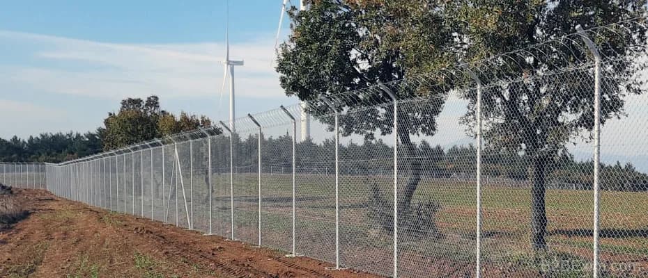 Galvanized Chain Link Fence thumbnail 2