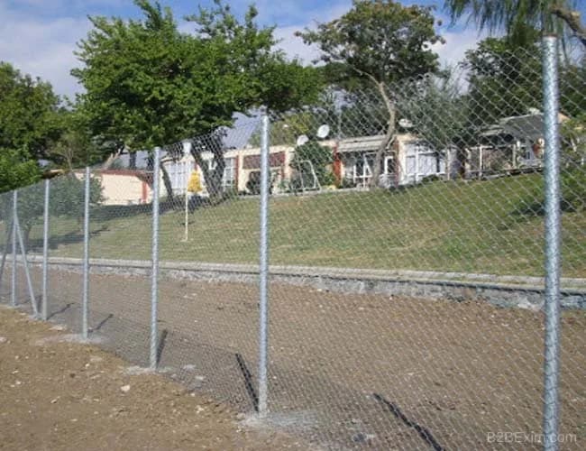 Galvanized Chain Link Fence thumbnail 4