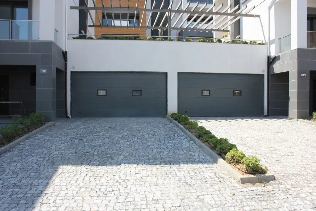 Sectional Garage Door Models thumbnail 4
