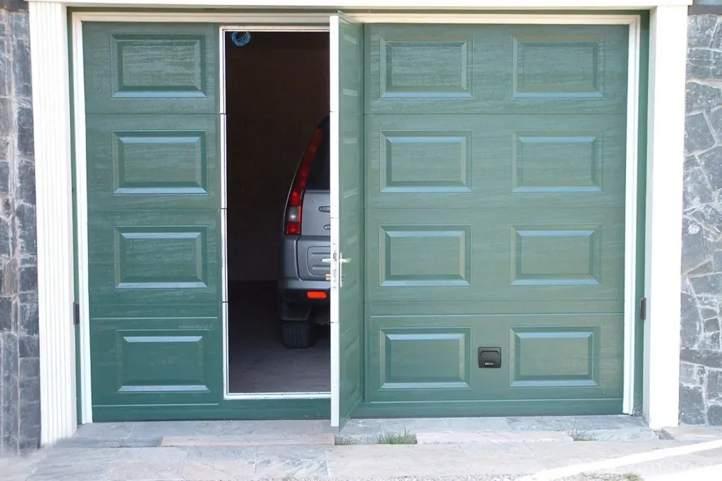 Sectional Garage Door Models thumbnail 7